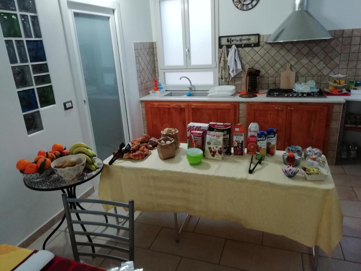 B&B Da Zio Lino SantʼAntìoco Dış mekan fotoğraf